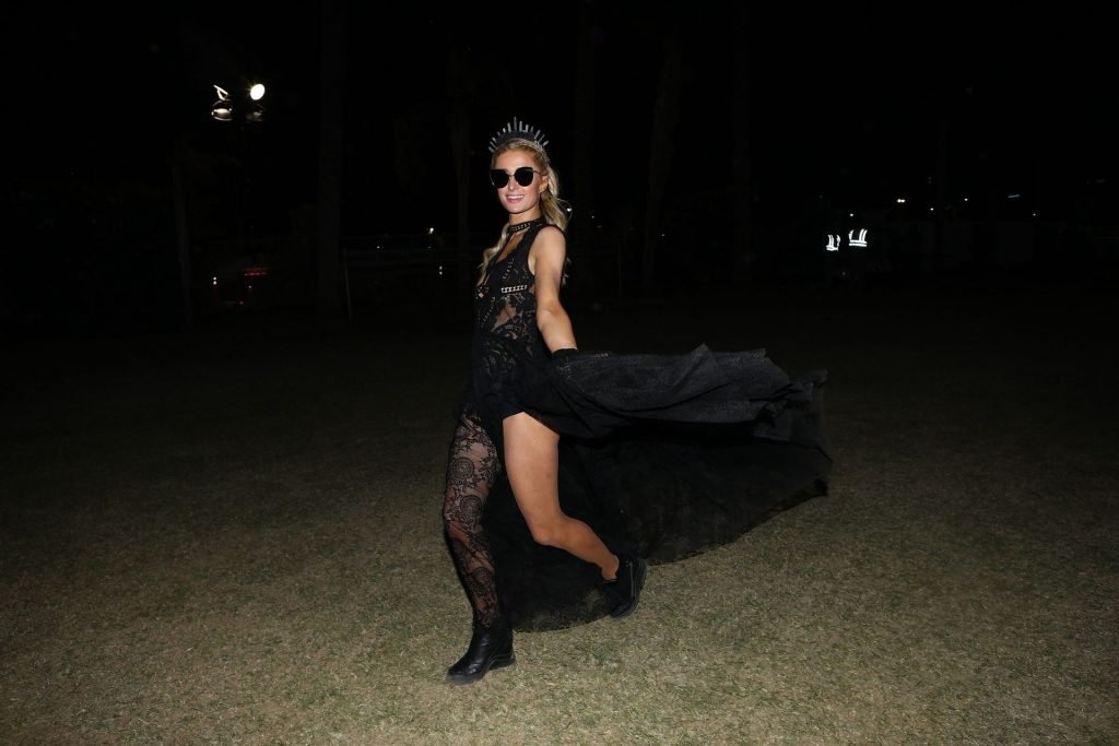Paris Hilton Sexy (11 Photos + Video)