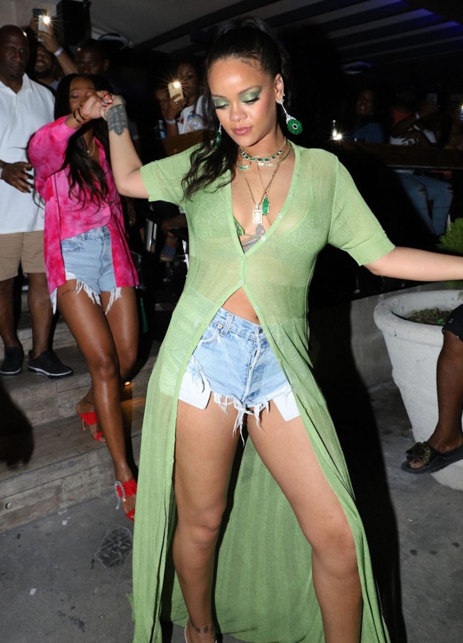 Rihanna Sexy (26 Photos)