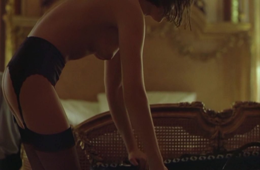 Amanda Ryan Nude – The Hunger (11 Pics + GIF &amp; Video)