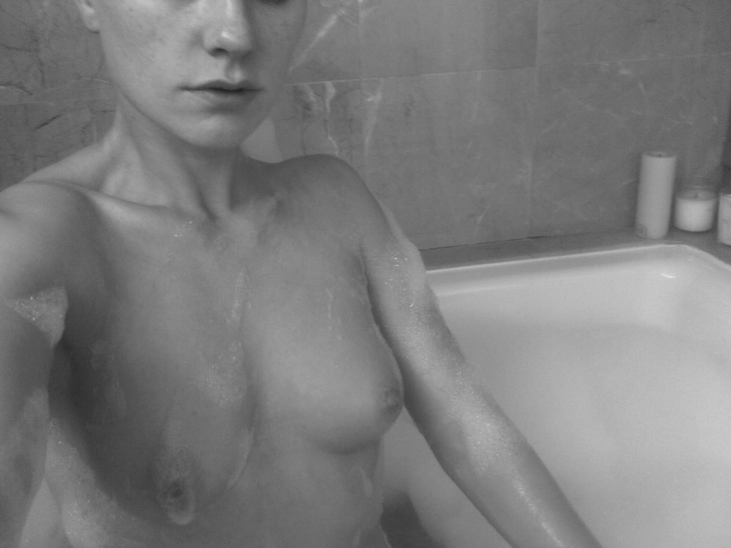 Anna Paquin Nude Leaked The Fappening (6 Photos)