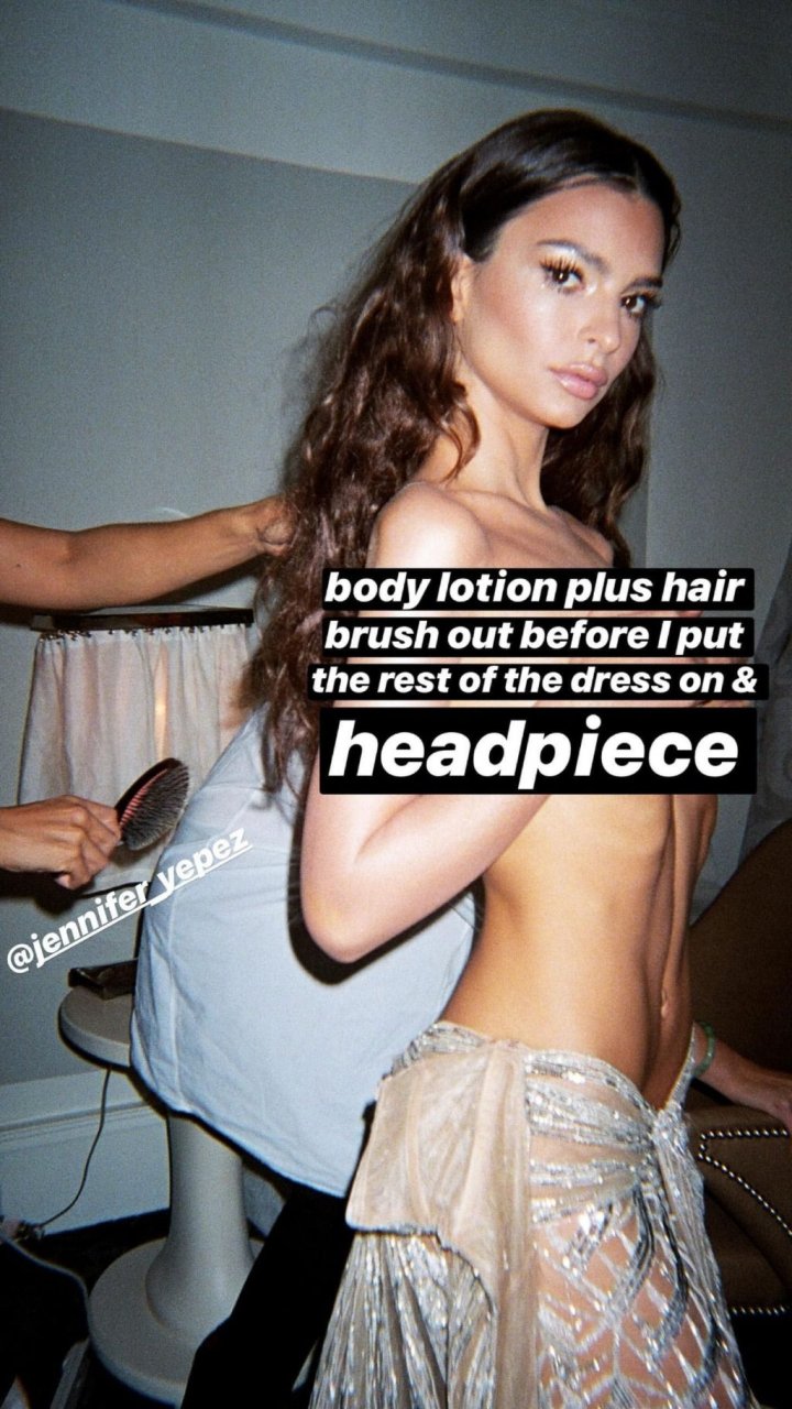 Emily Ratajkowski Nude &amp; Sexy (13 Photos)