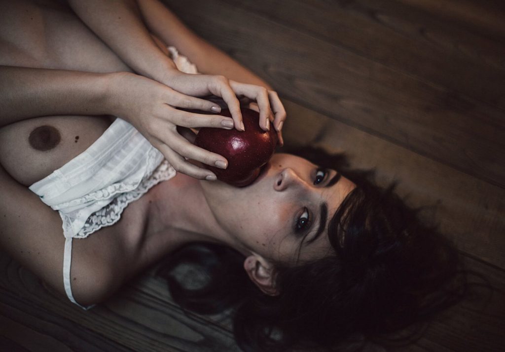 Erika Albonetti Topless &amp; Sexy (9 Photos)