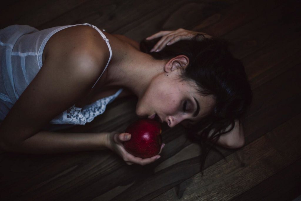 Erika Albonetti Topless &amp; Sexy (9 Photos)