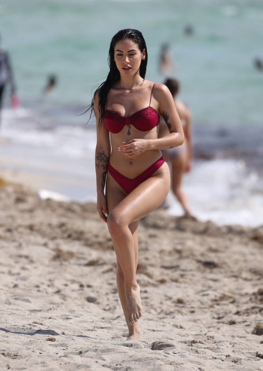 Leaked giulia de lellis topless and bikini beach shots