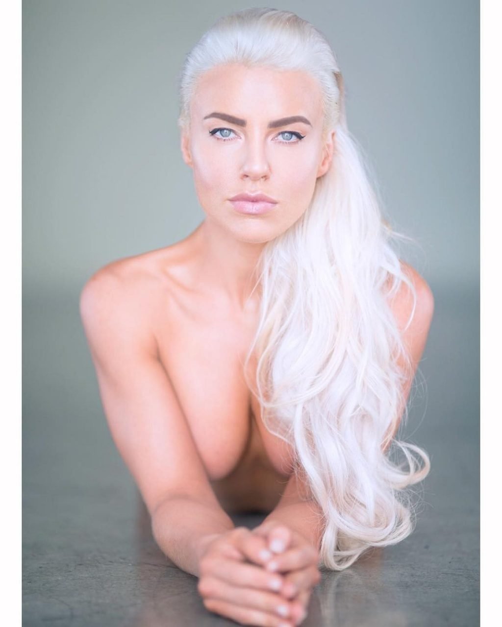 Holly Barker Nude &amp; Sexy (50 Photos)