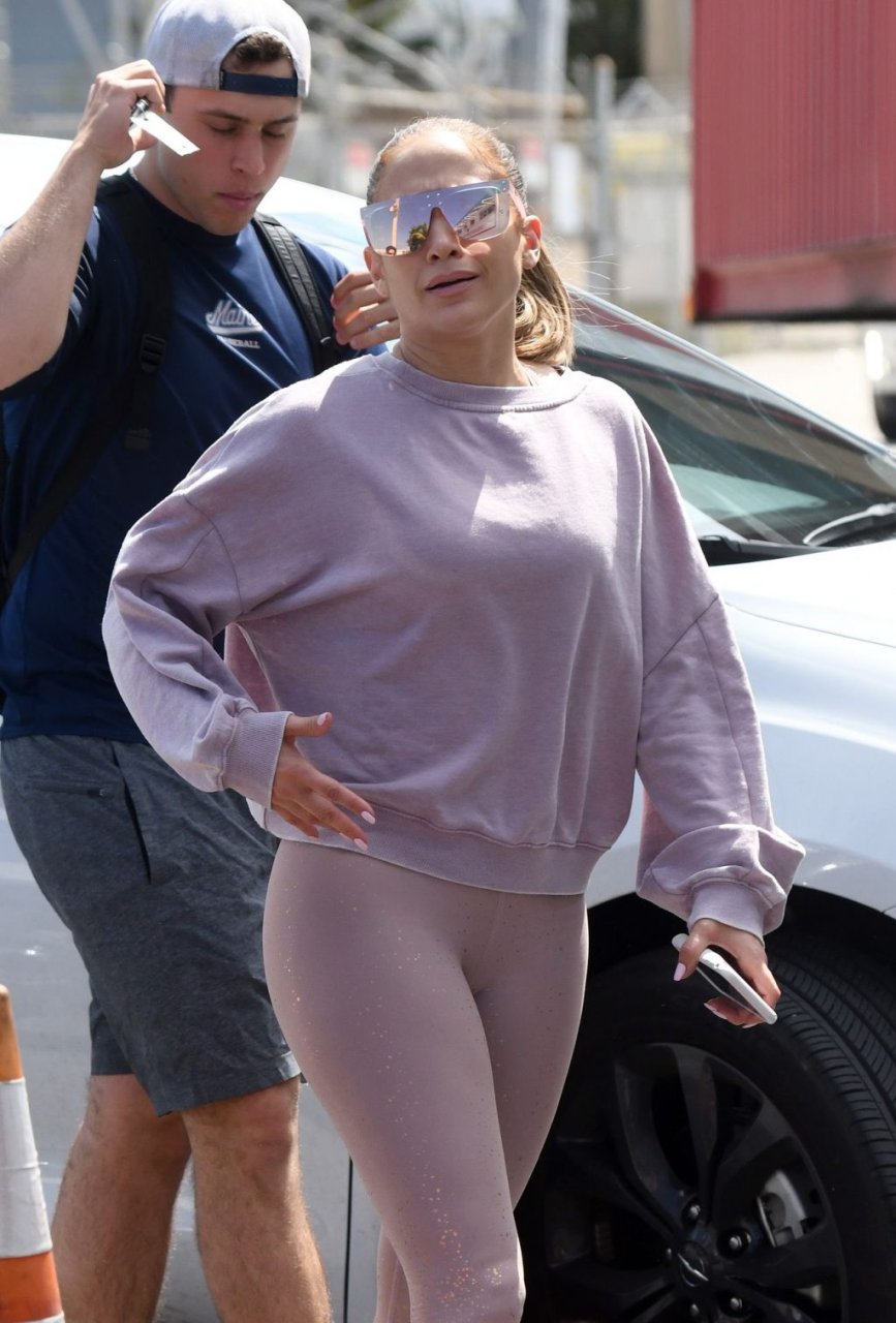 Jennifer Lopez Hot (28 Photos)