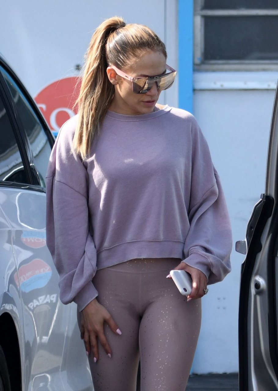 Jennifer Lopez Hot (28 Photos)