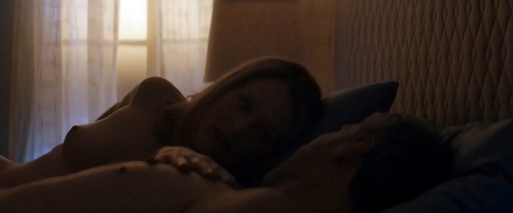 Julianne Moore Nude – Gloria Bell (12 Pics + GIFs &amp; Video)