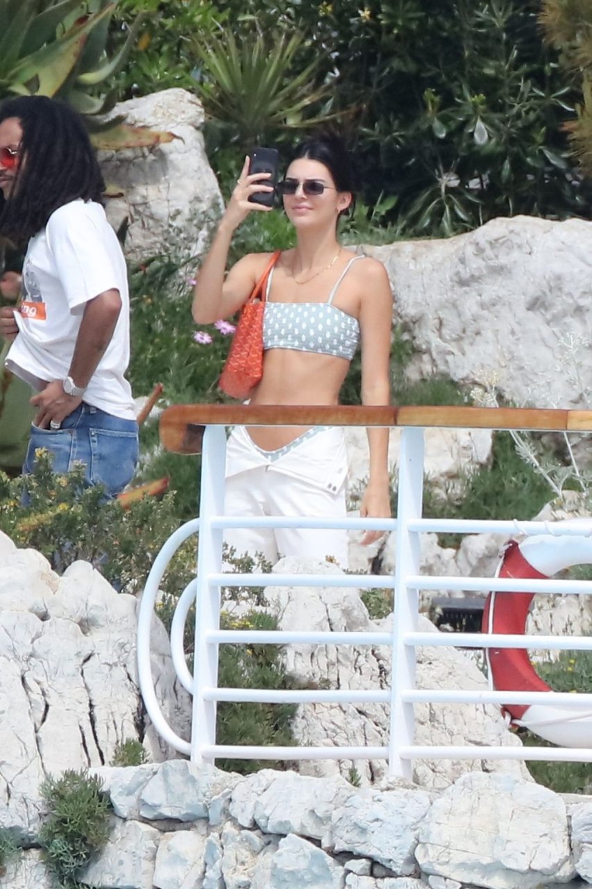 Kendall Jenner Sexy (162 Photos)