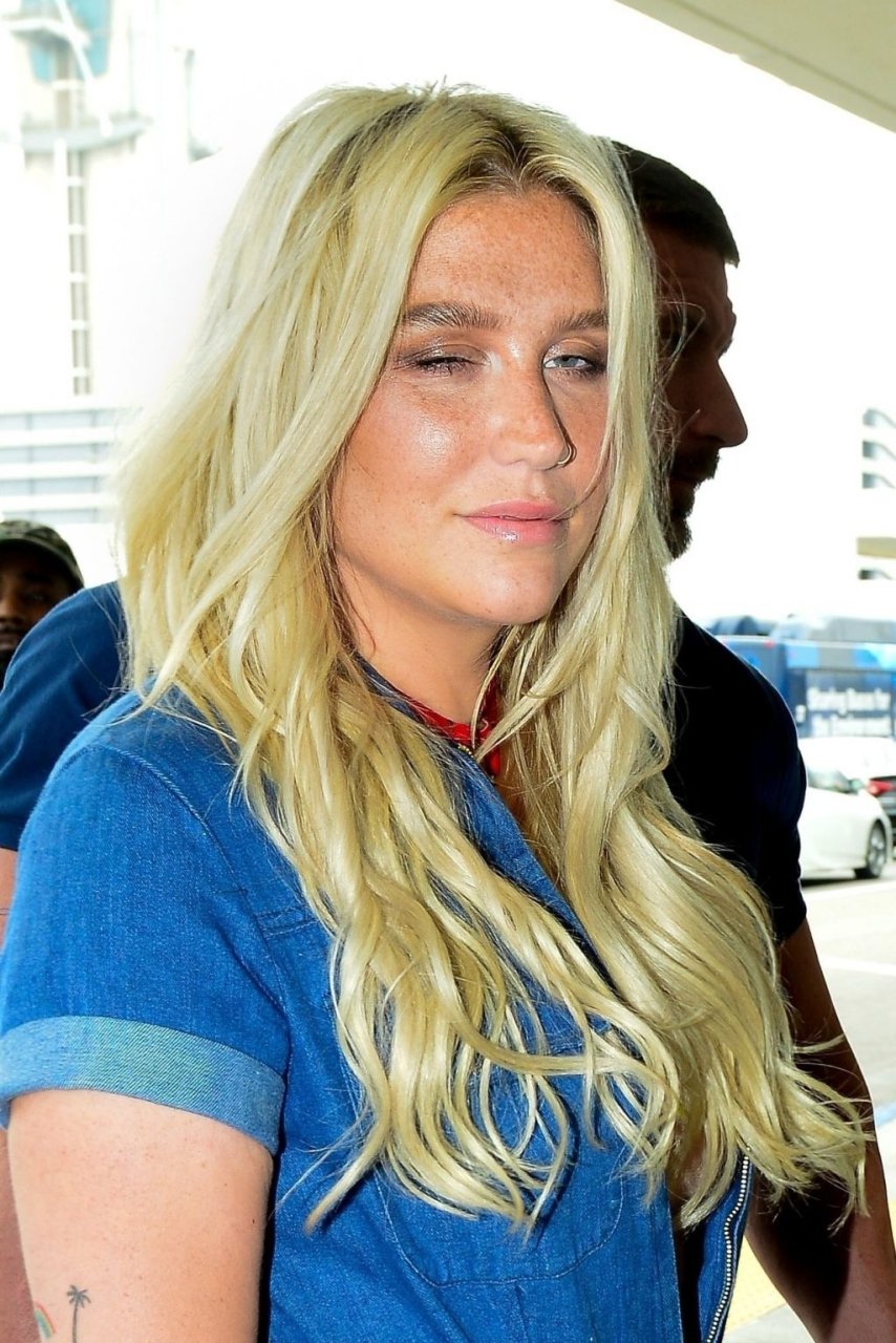 Kesha Sexy (32 Photos)