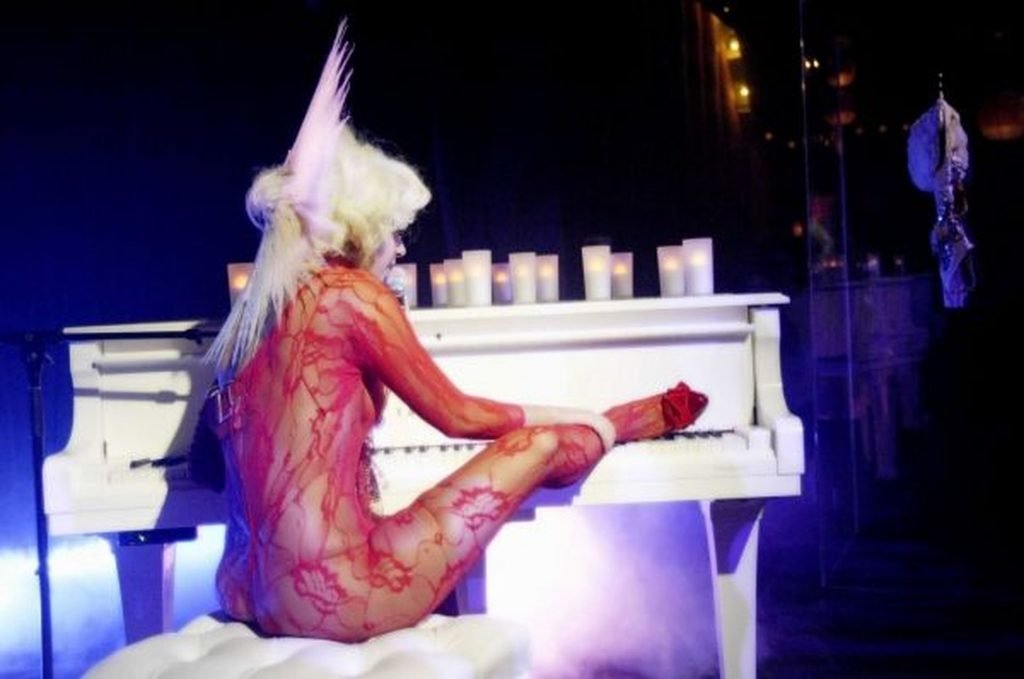 Lady Gaga Nip Slip (15 Photos)
