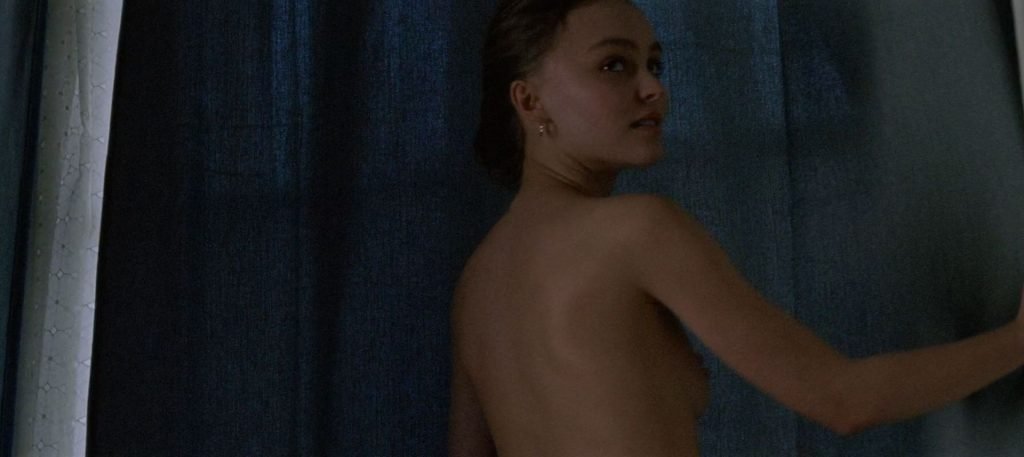 Lily-Rose Depp Topless, Laetitia Casta Sexy – L’homme fidèle (15 Pics + GIFs &amp; Video)