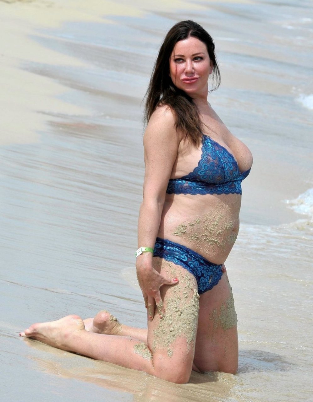 Lisa Appleton Hot &amp; Topless (26 Photos)