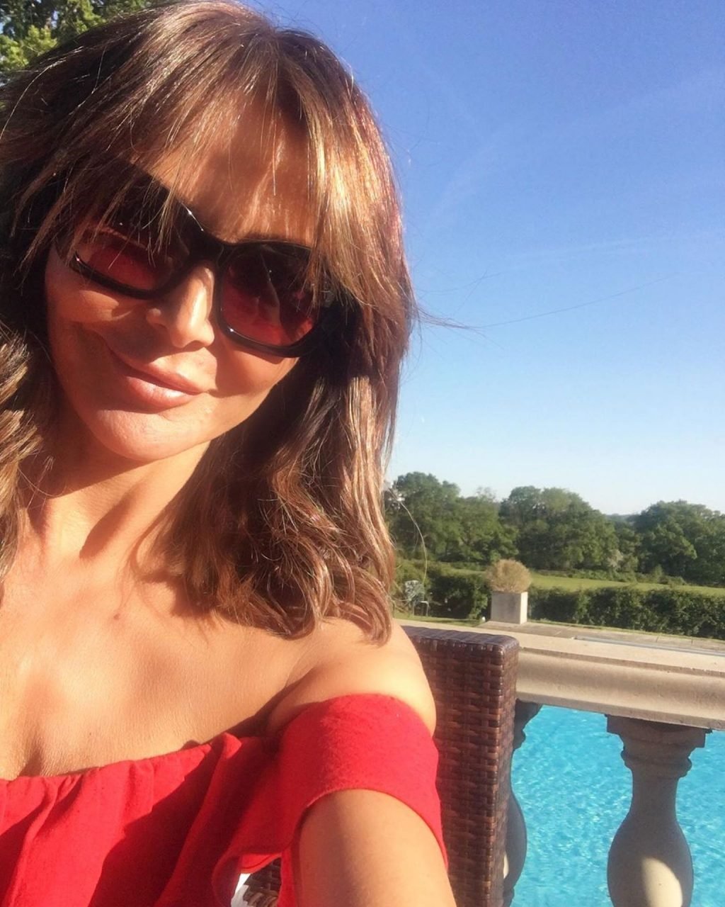 Lizzie Cundy Sexy (26 Photos)