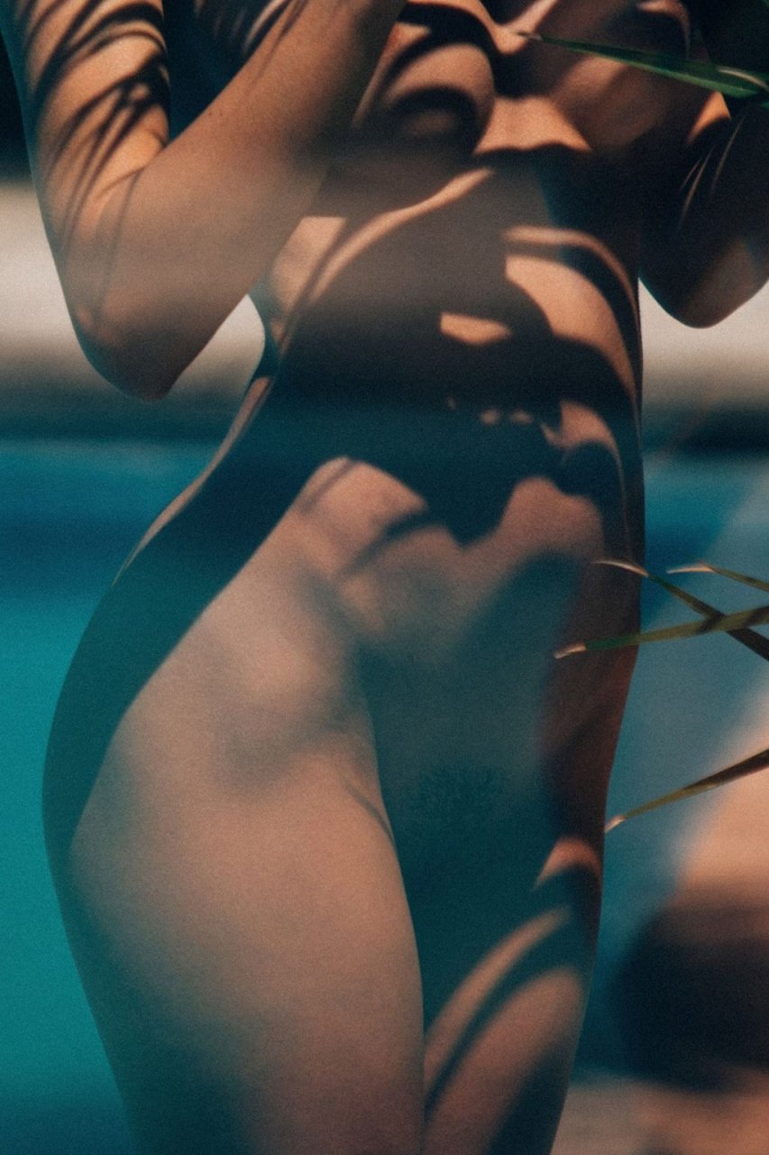 Rebecca Bagnol Nude &amp; Sexy (15 Photos)