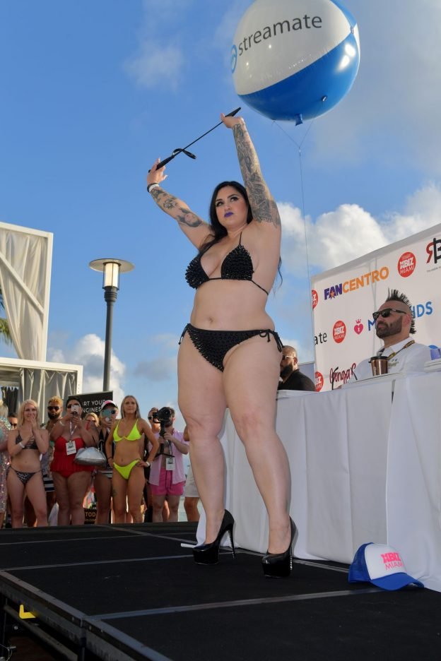 Xbiz Miami Topless Pool Party Photos Thefappening