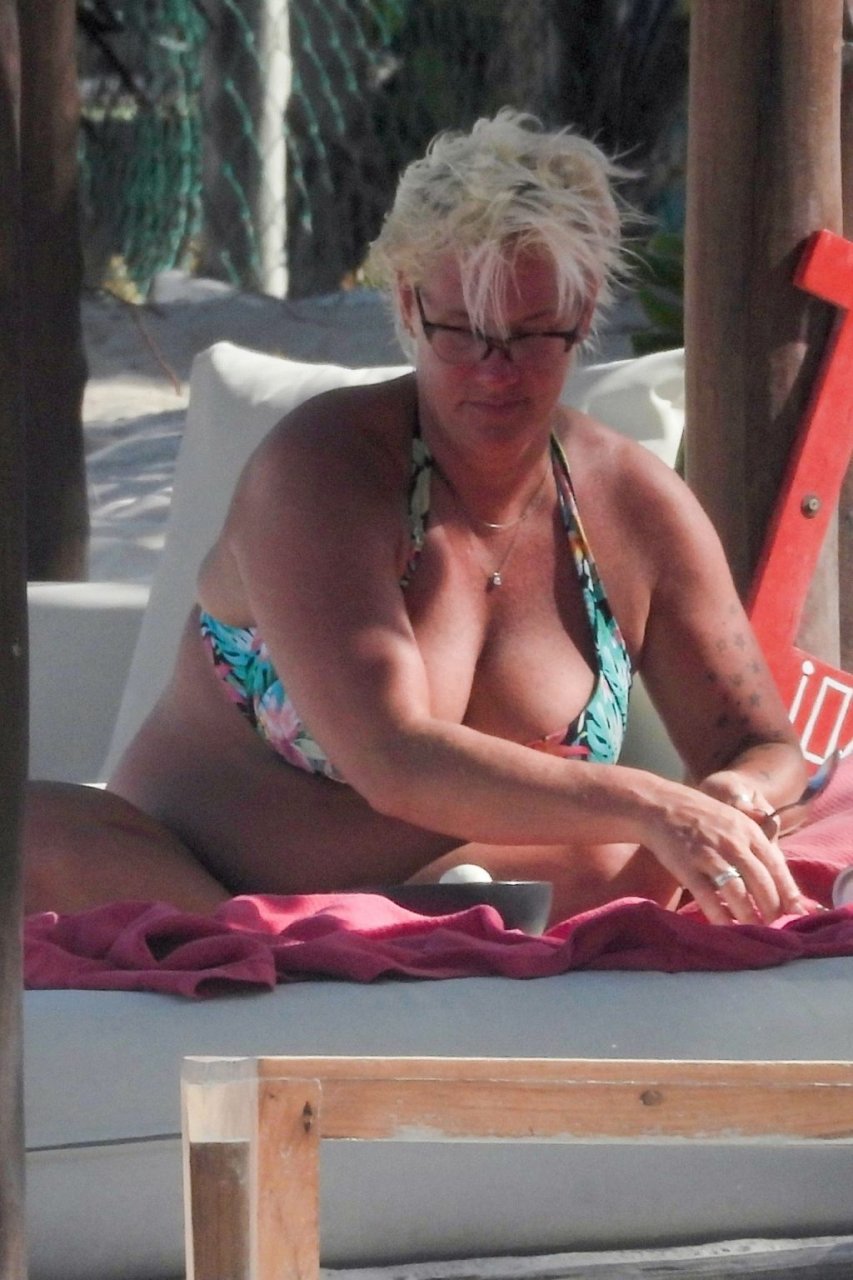 Celebrity chef Anne Burrell (49) was spotted relaxing at the beach in Tulum...