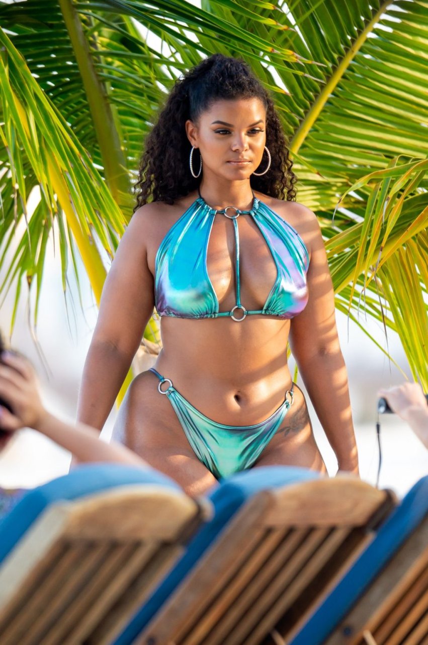 Ashanti Sexy (19 Photos)