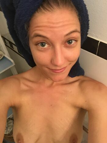 Caitlin Gerard Nude &amp; Sexy Leaked The Fappening (4 Photos)