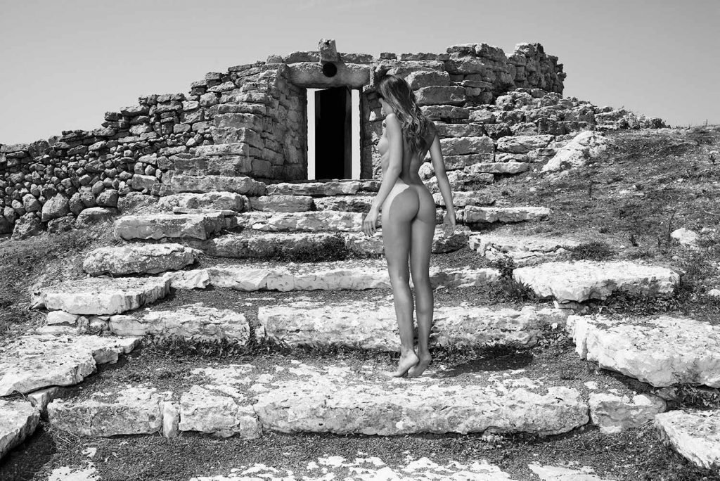 Chiara Bianchino Nude &amp; Sexy (8 Photos)