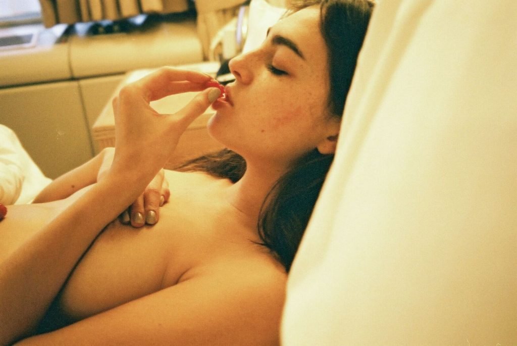 Jasmine Lia Nude &amp; Sexy (17 Photos)