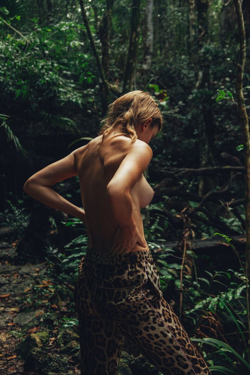 Kate Alexeeva Nude &amp; Sexy (13 Photos)