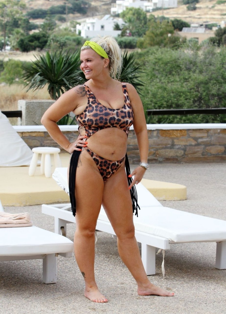 Kerry Katona Sexy (67 Photos)