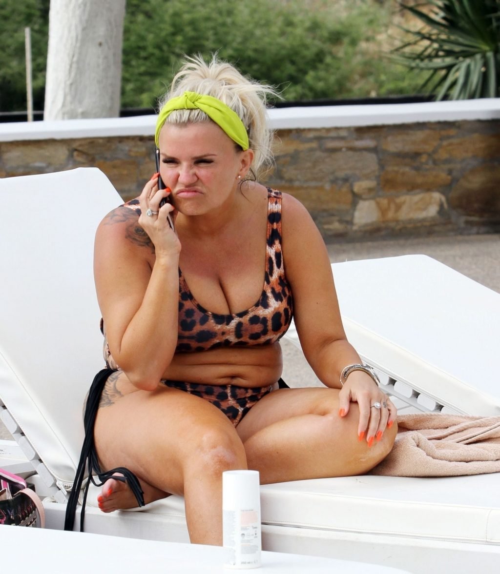 Kerry Katona Sexy (67 Photos)