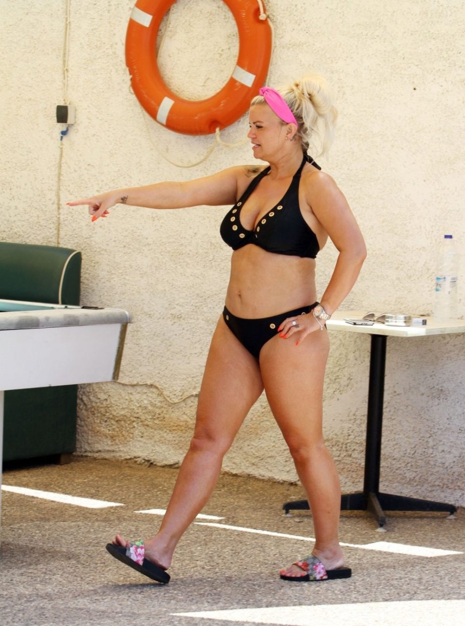 Kerry Katona Hot (35 New Photos)