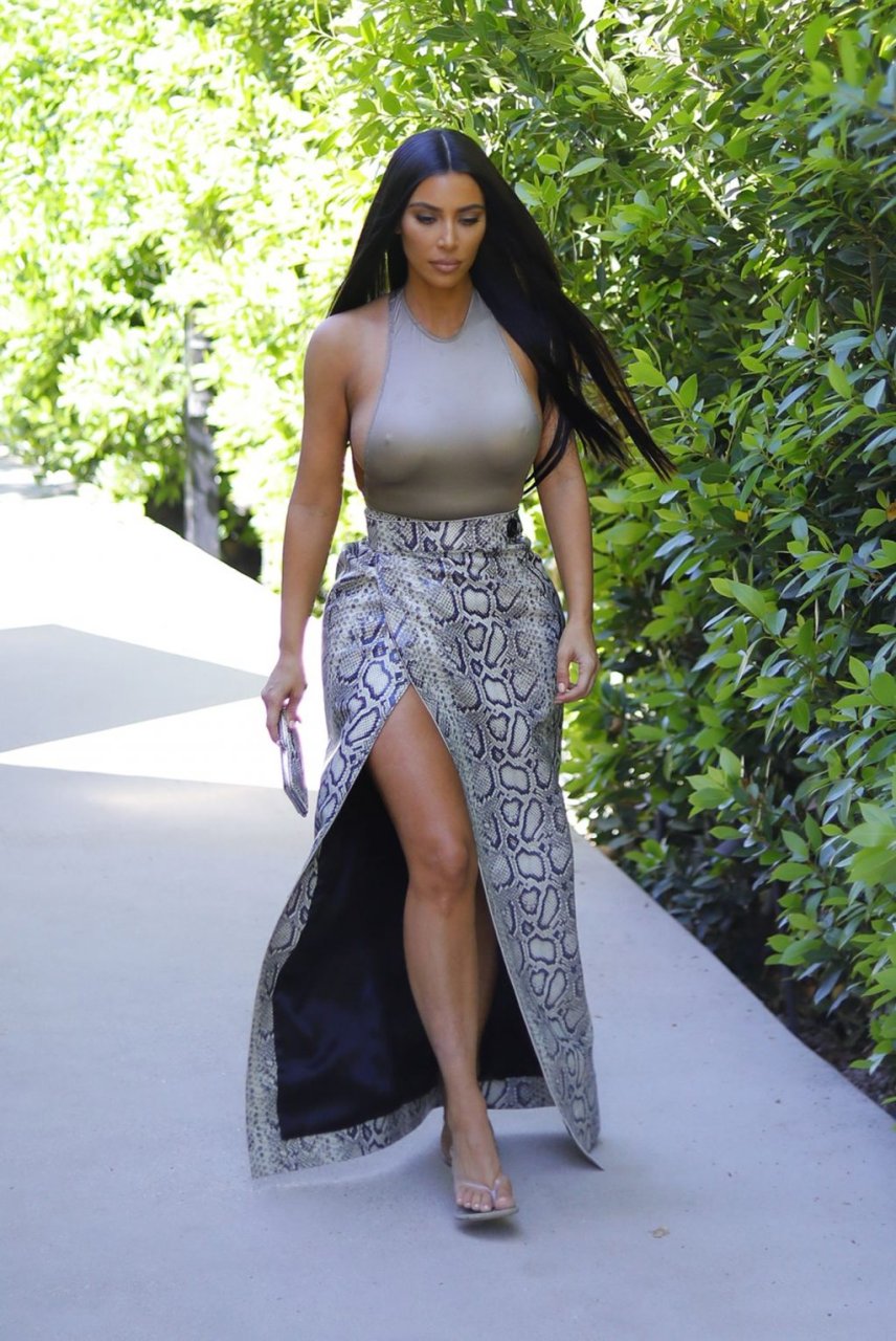 Kim Kardashian Braless (12 New Photos)
