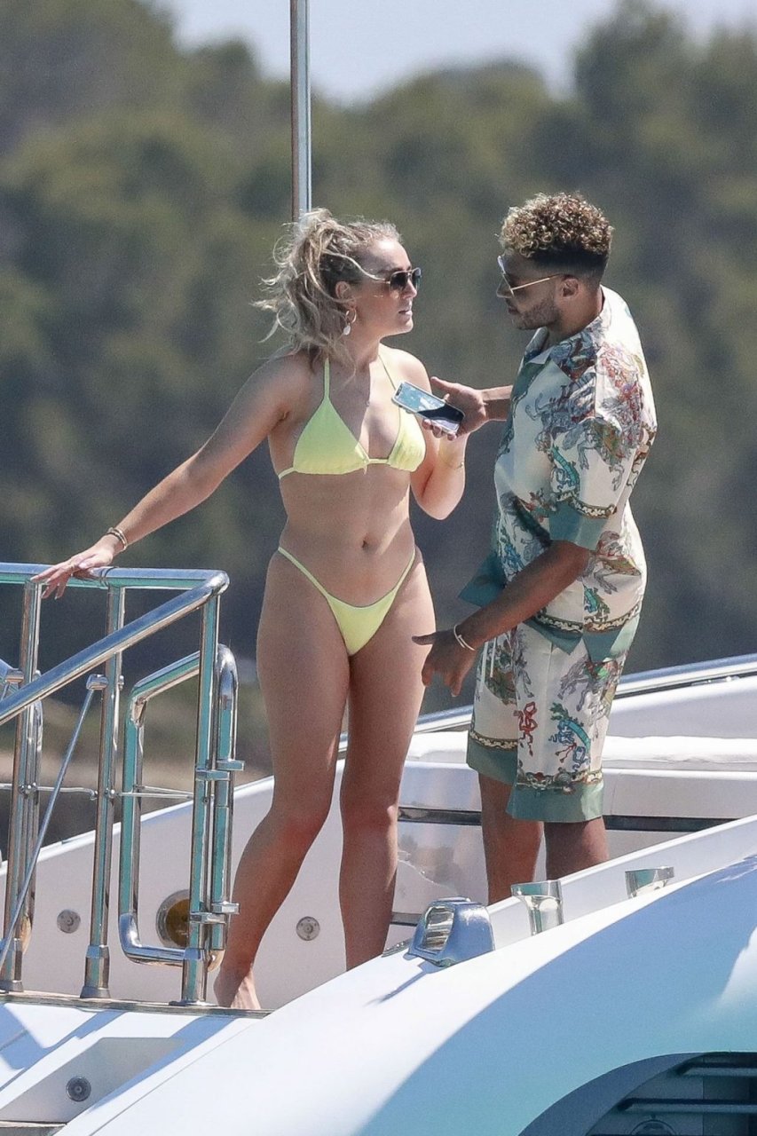 Perrie Edwards Sexy (180 Photos)