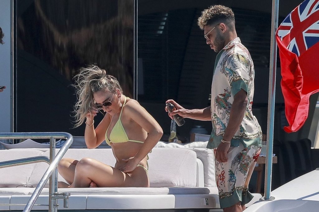 Perrie Edwards Sexy (180 Photos)