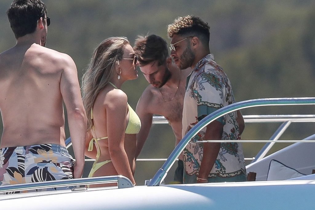 Perrie Edwards Sexy (180 Photos)