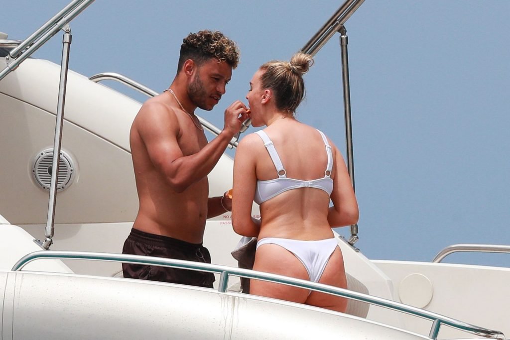 Skimpy Leaked Perrie Bikini Shots Edwards Paparazzi Could RED