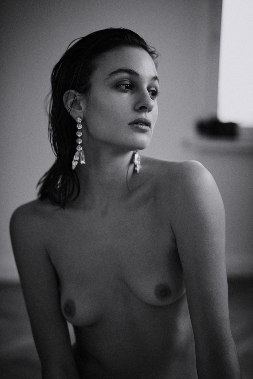 Rachel Samstag Nude &amp; Sexy (30 Photos)