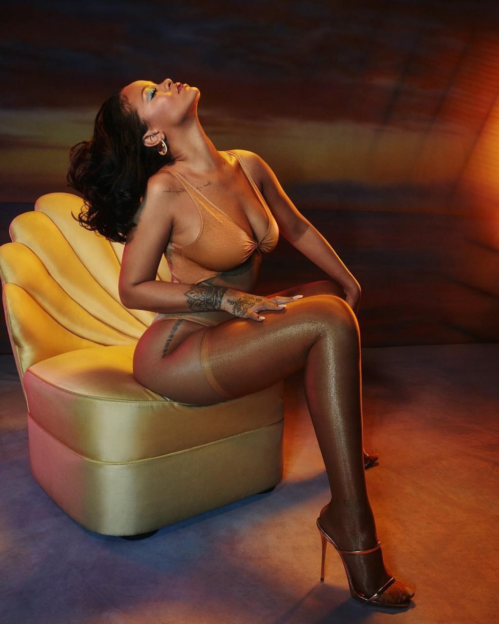 Rihanna Sexy (2 New Photos)