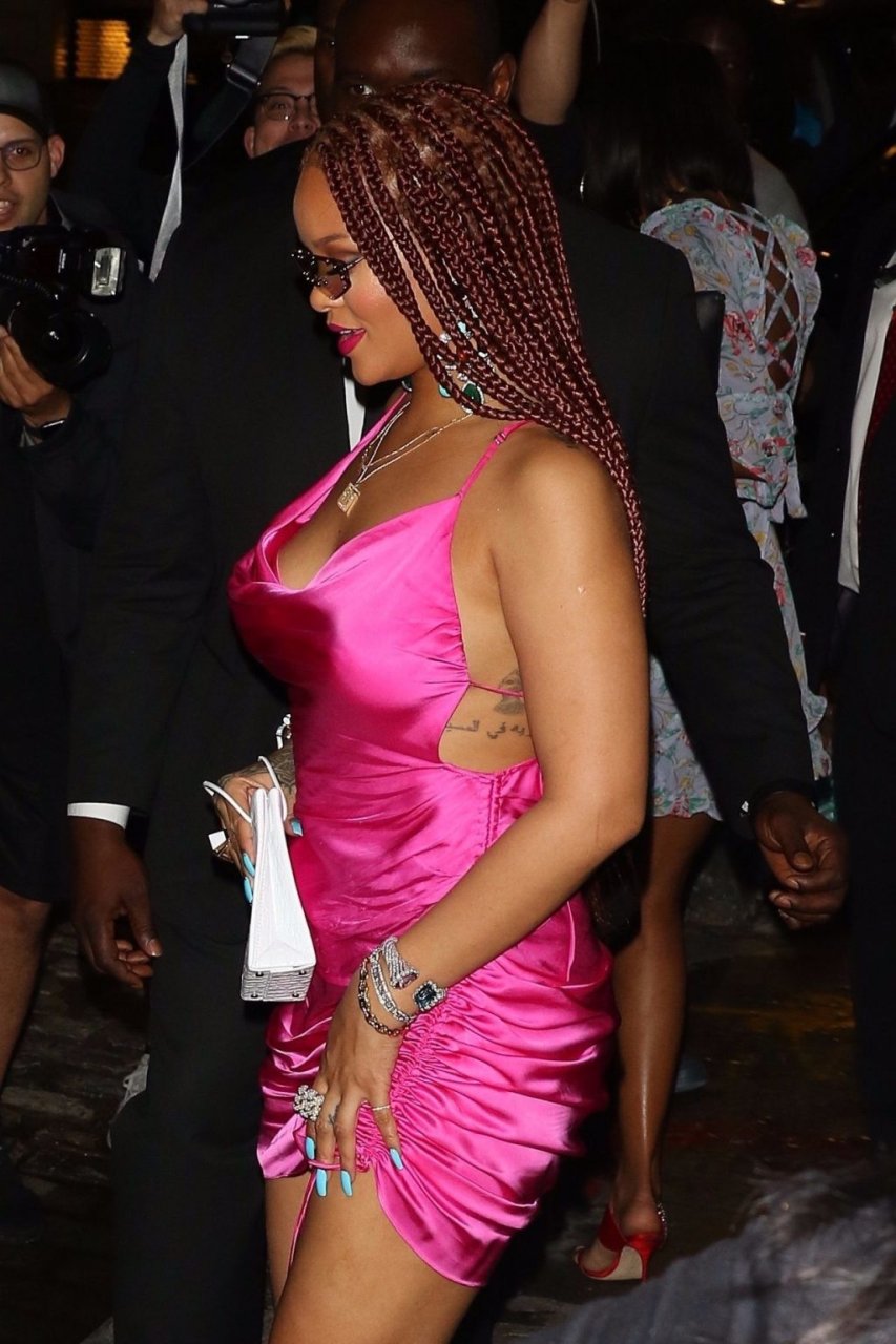 Rihanna Sexy (32 Photos)