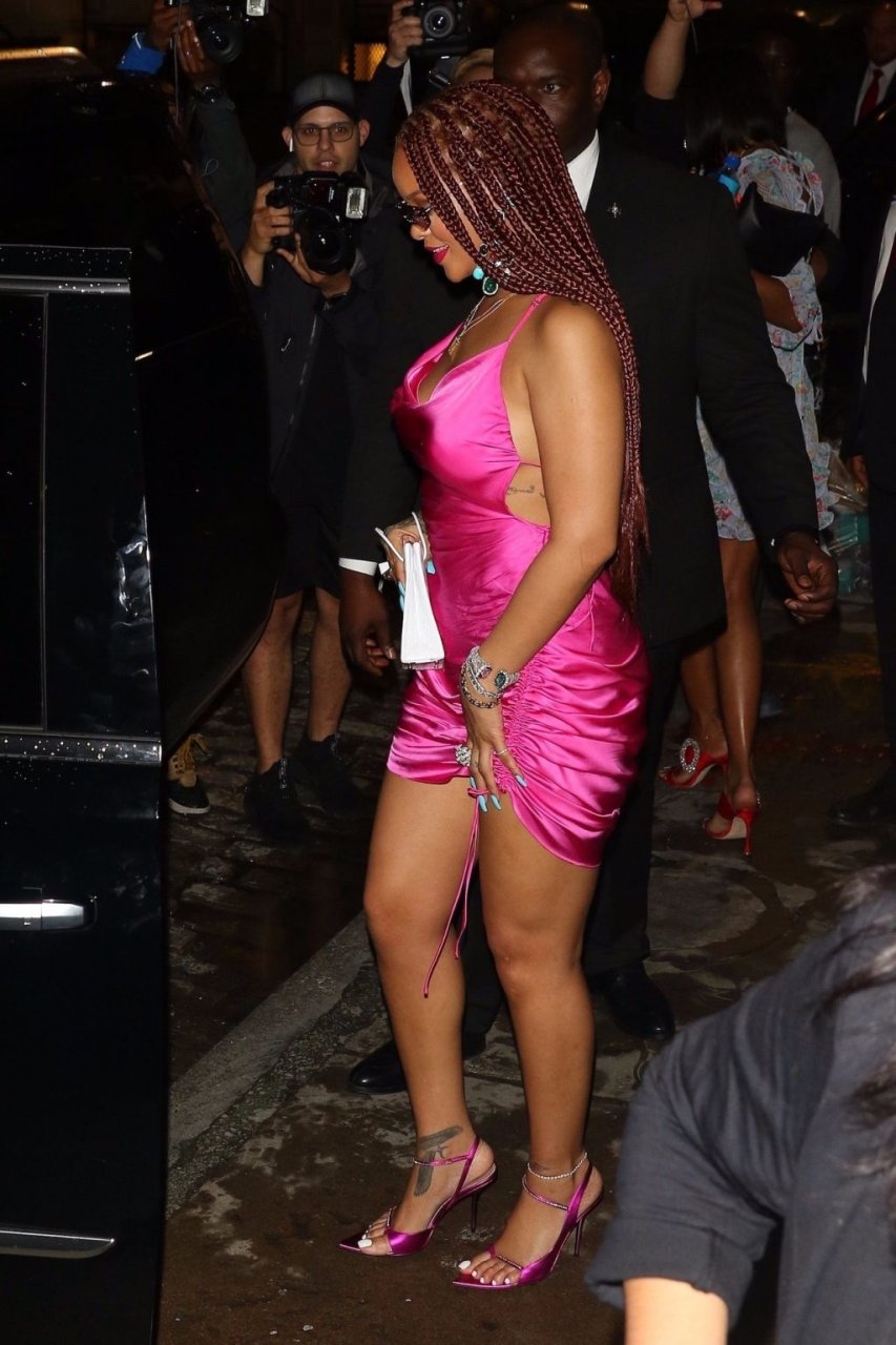 Rihanna Sexy (32 Photos)