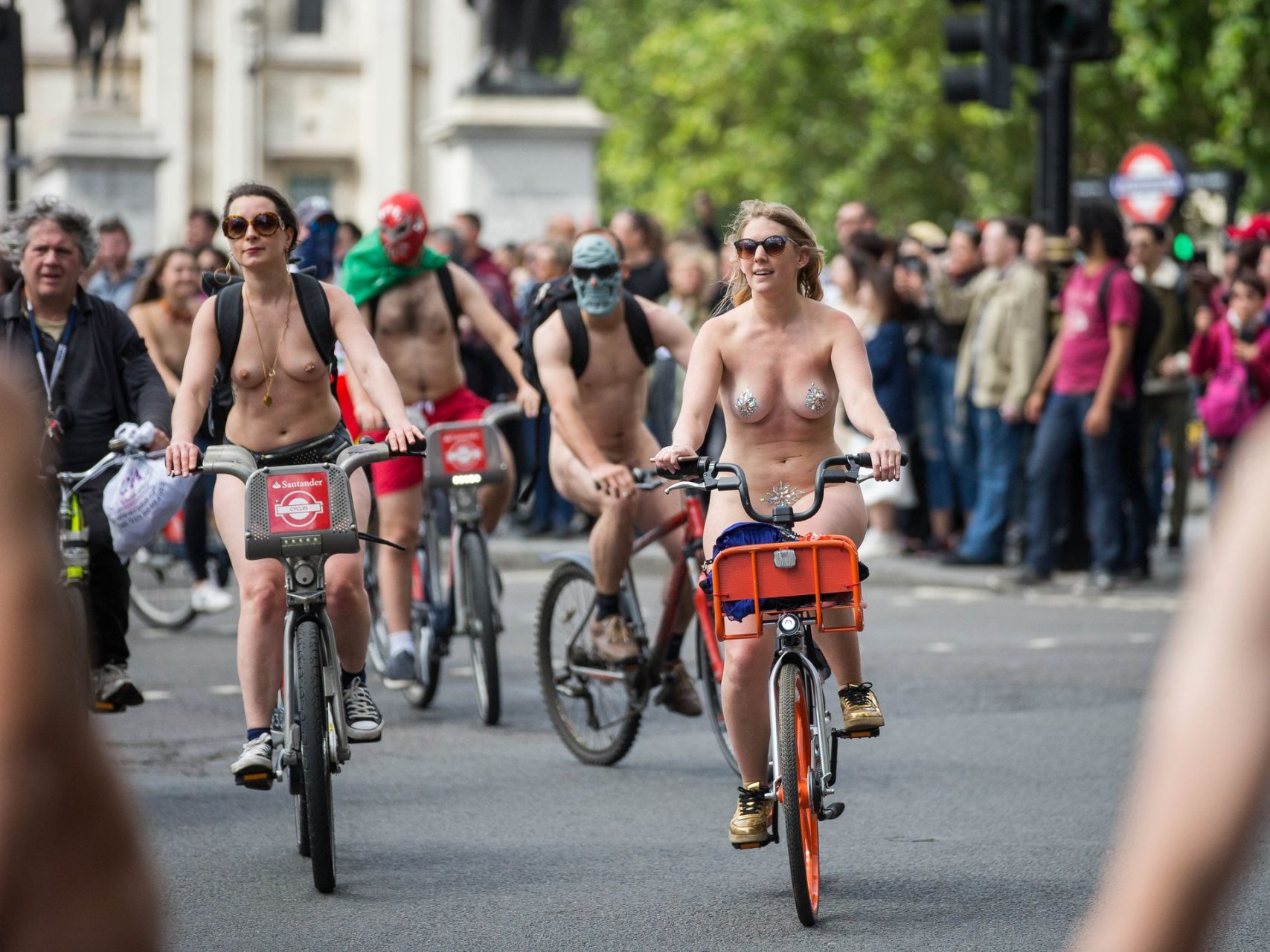 World Naked Bike Ride in London (24 Photos) .