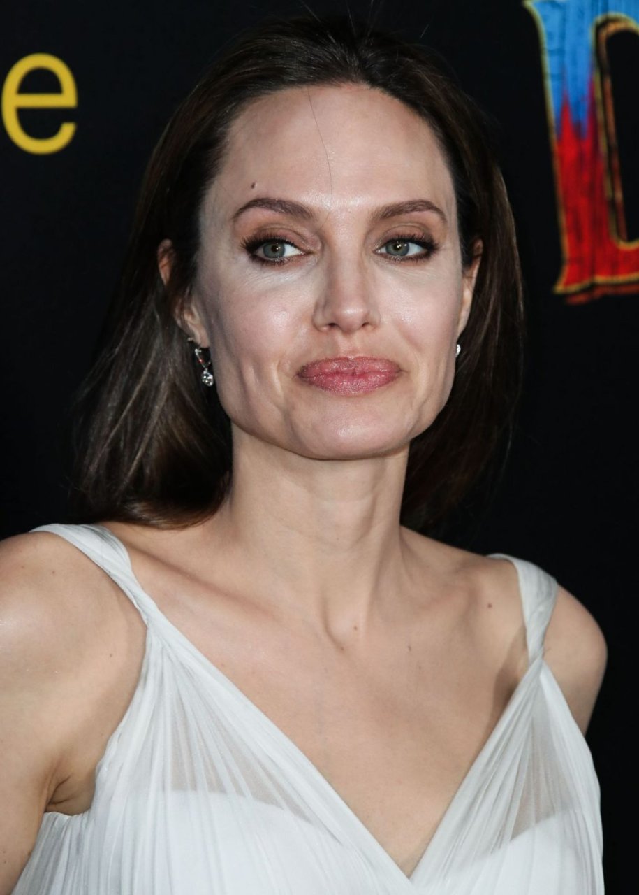 Angelina Jolie Sexy (60 Photos)