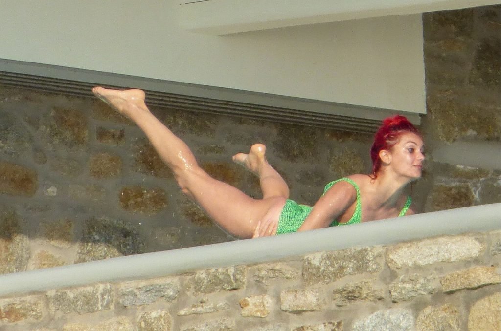 Dianne Buswell Sexy (17 Photos)