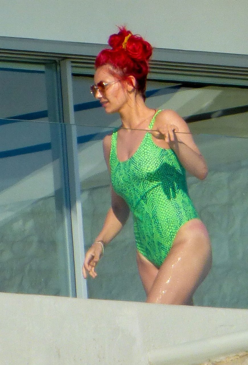 Dianne Buswell Sexy (17 Photos)
