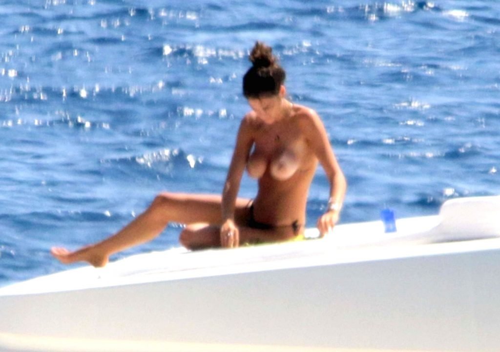 Francesca Sofia Novello Topless &amp; Sexy (30 Photos)