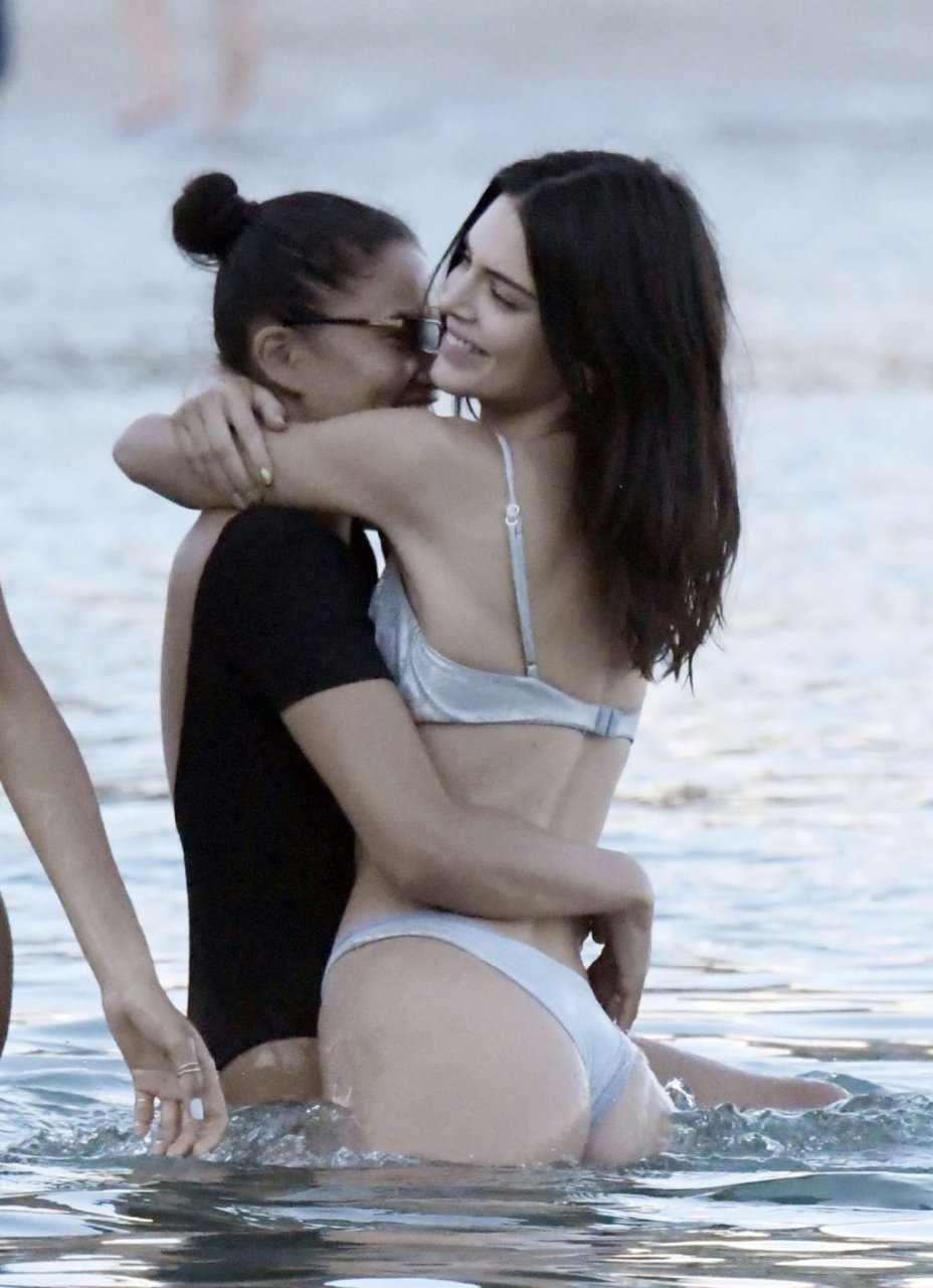 Kendall Jenner Sexy (82 Photos)