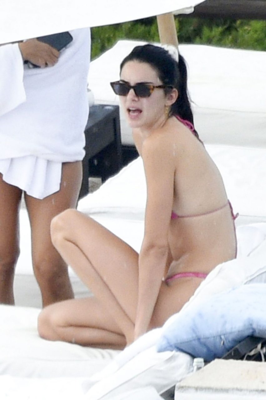 Kendall Jenner Sexy (53 Photos)