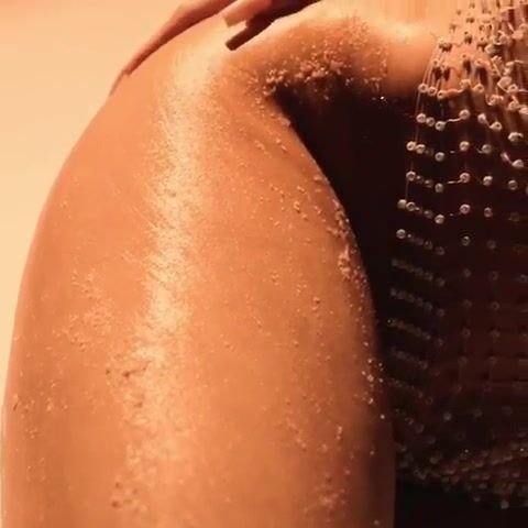 Kylie Jenner Sexy (29 Photos + Video)