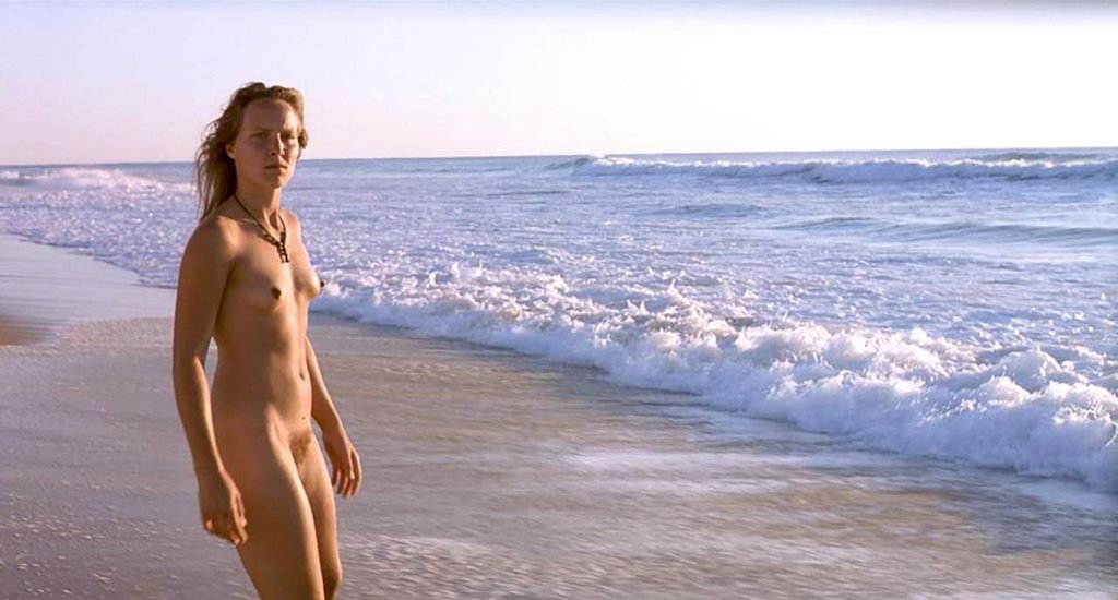 Maya Gaugler Nude – Sous le Sable (4 Pics + GIF &amp; Video)