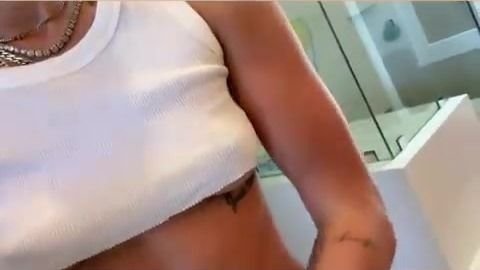 Miley Cyrus Underboob &amp; Sexy Twerking (15 Pics + GIF &amp; Video)