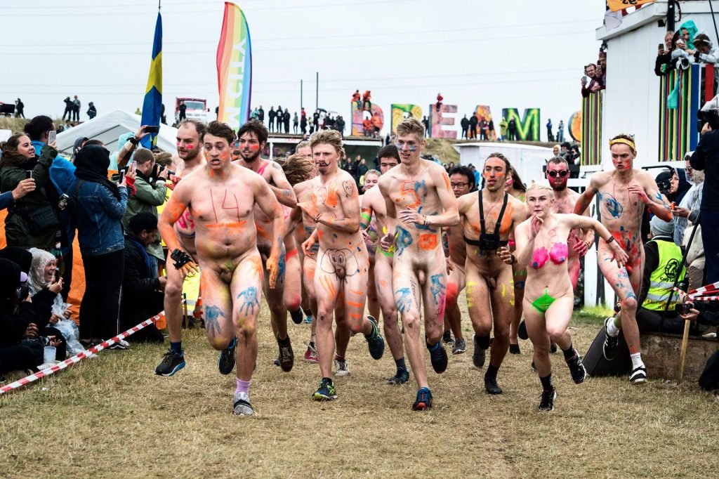 Naked run at the Roskilde Festival (5 Photos)