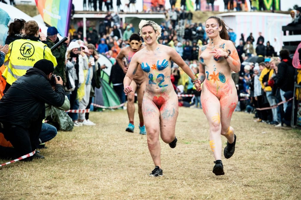 Naked run at the Roskilde Festival (5 Photos)